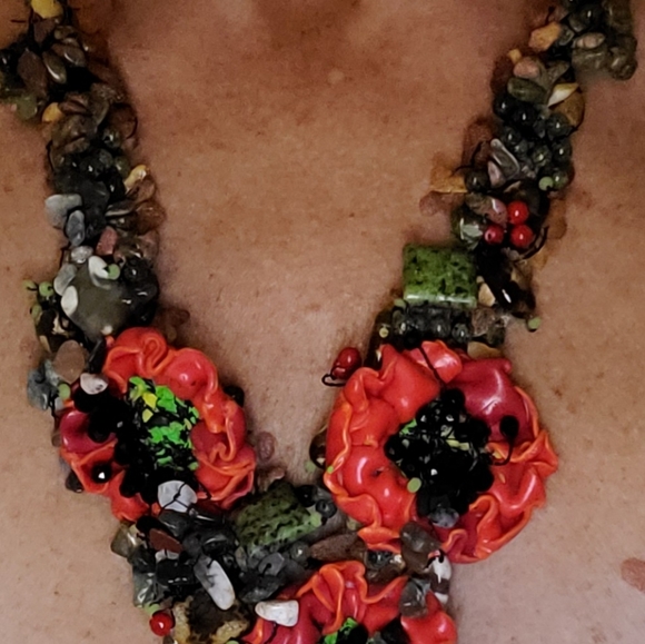 Semiprecious Stone Necklace with Resin Poppies from Ukraine 🇺🇦 - Picture 12 of 12
